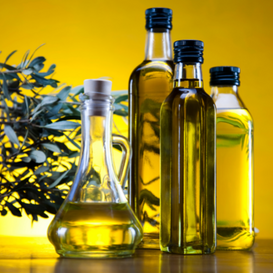 botellas-de-varios-tamaños-de-aceite-de-oliva-virgen-extra
